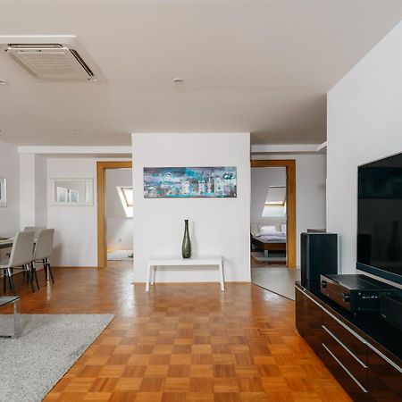 Roy 2 Bdr Apartment With Prague Castle View, Parking & Ac Ngoại thất bức ảnh