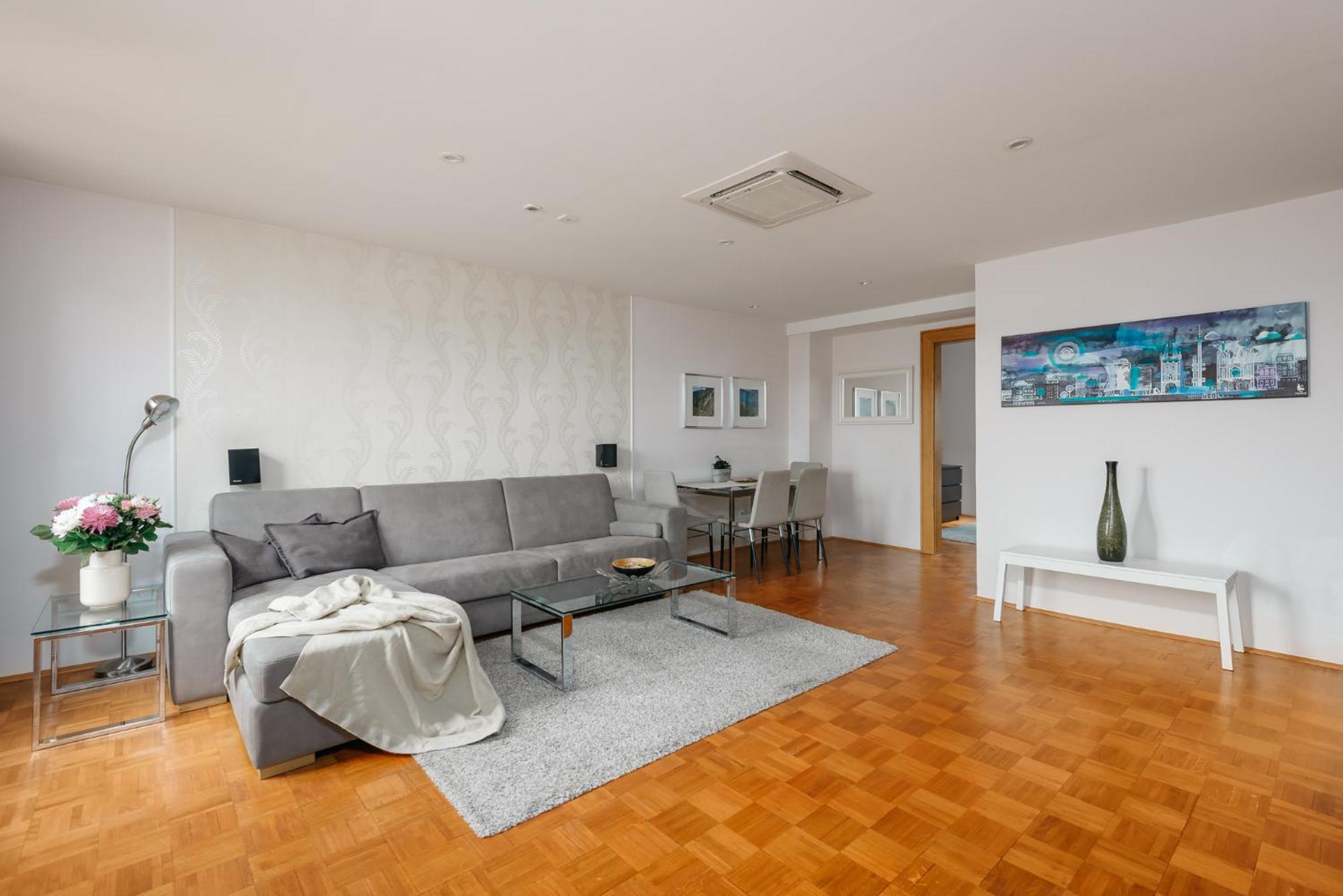 Roy 2 Bdr Apartment With Prague Castle View, Parking & Ac Ngoại thất bức ảnh