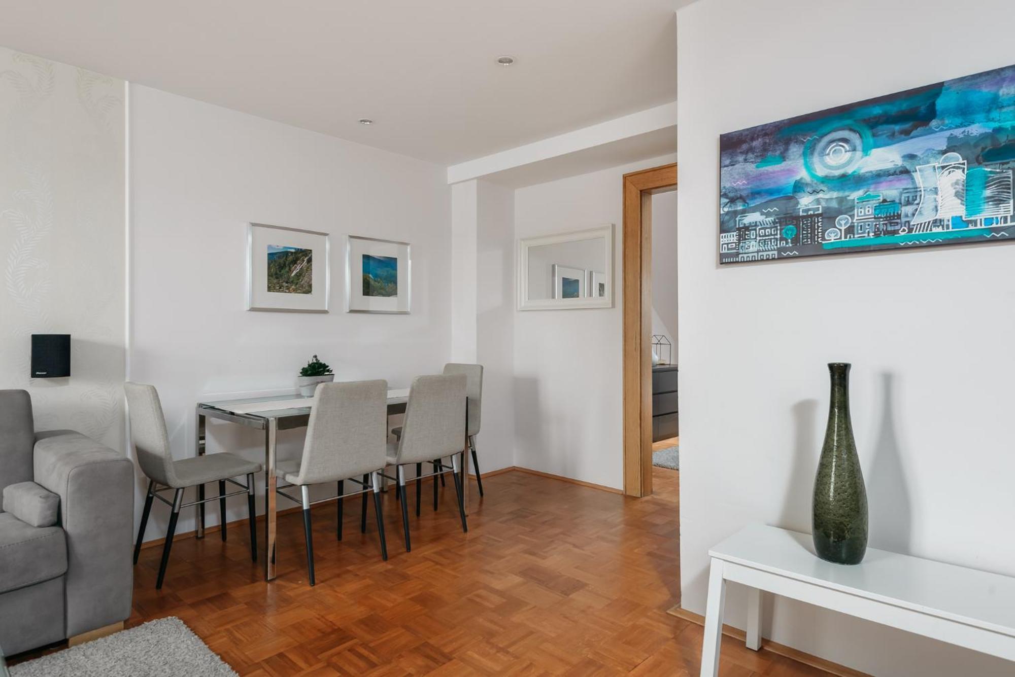Roy 2 Bdr Apartment With Prague Castle View, Parking & Ac Ngoại thất bức ảnh