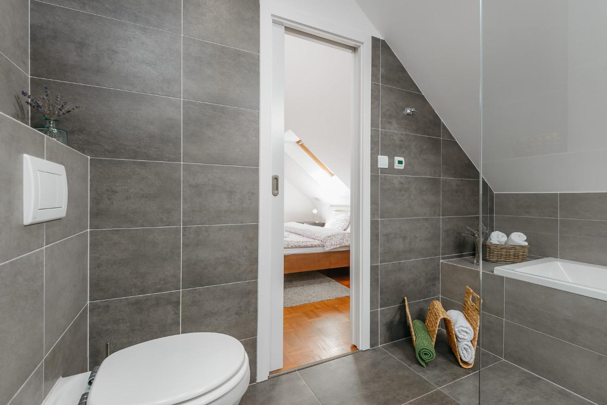 Roy 2 Bdr Apartment With Prague Castle View, Parking & Ac Ngoại thất bức ảnh