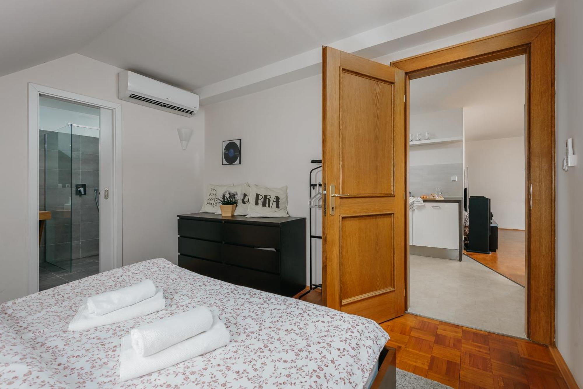 Roy 2 Bdr Apartment With Prague Castle View, Parking & Ac Ngoại thất bức ảnh