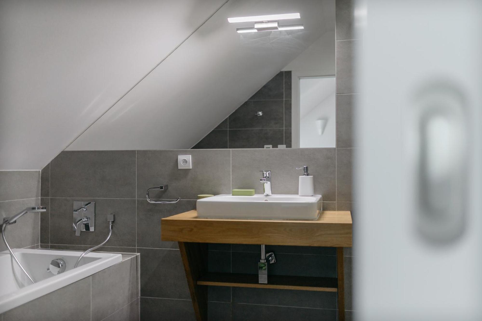 Roy 2 Bdr Apartment With Prague Castle View, Parking & Ac Ngoại thất bức ảnh