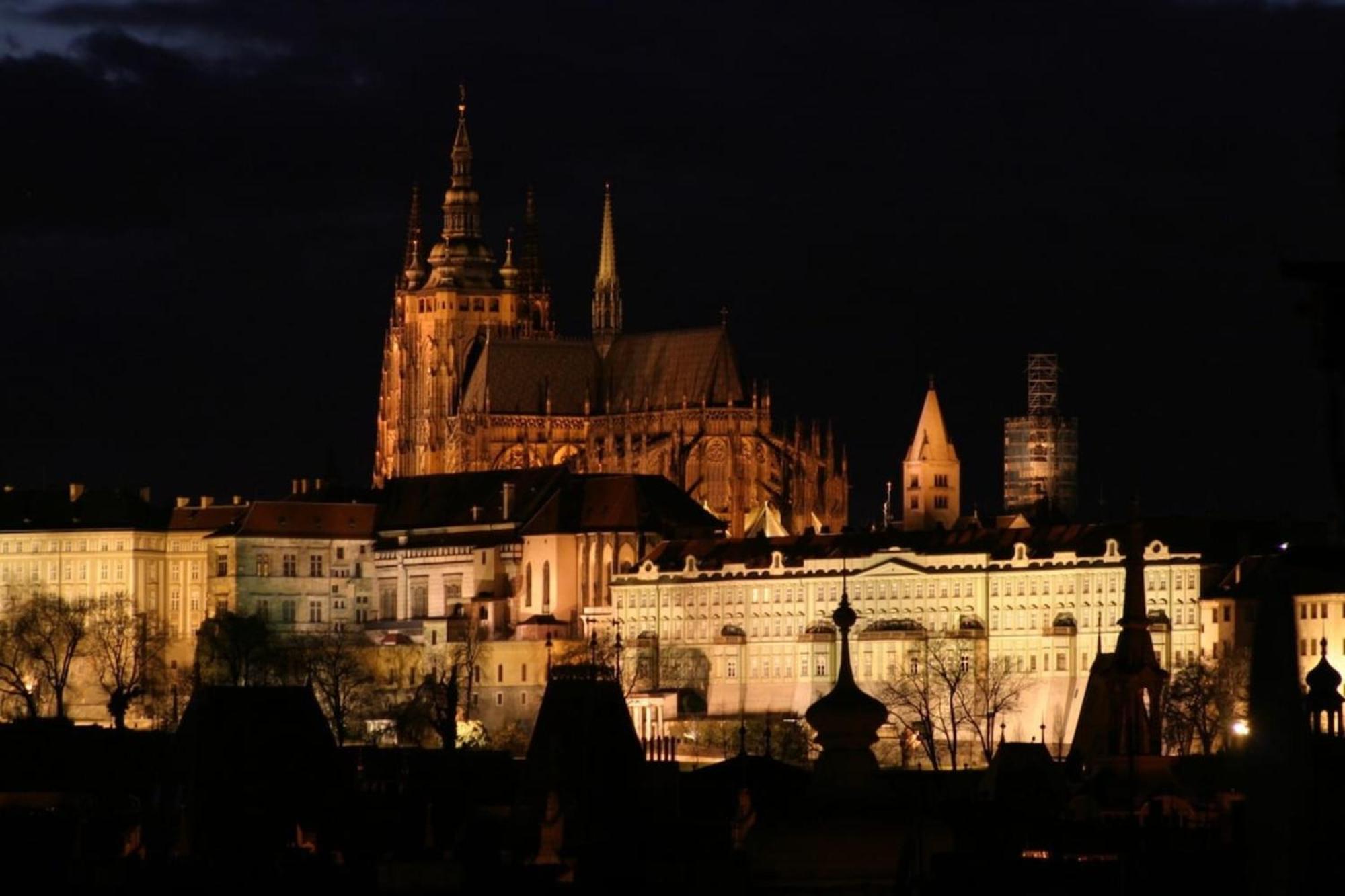 Roy 2 Bdr Apartment With Prague Castle View, Parking & Ac Ngoại thất bức ảnh