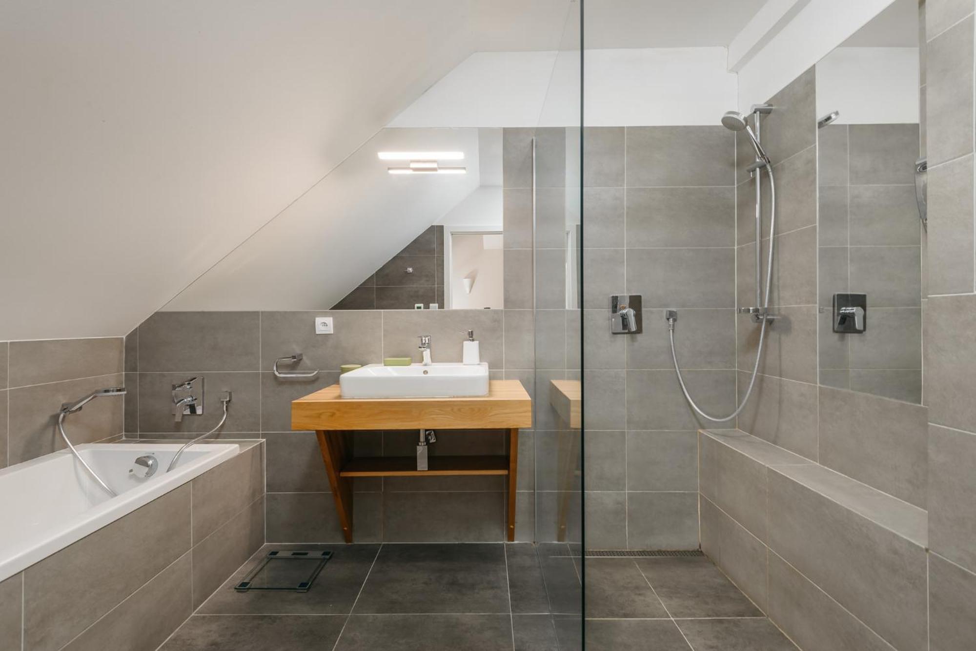 Roy 2 Bdr Apartment With Prague Castle View, Parking & Ac Ngoại thất bức ảnh