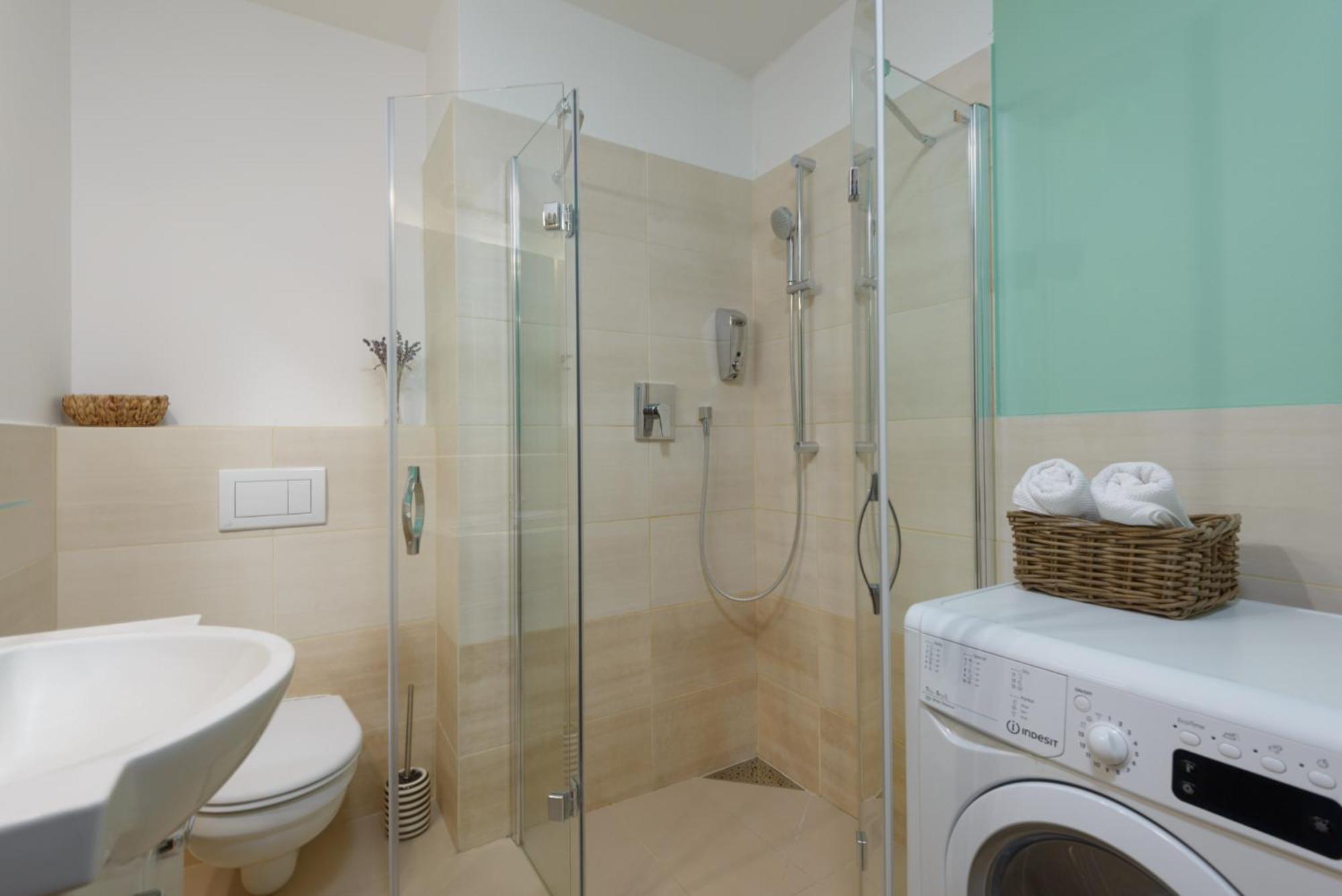 Roy 2 Bdr Apartment With Prague Castle View, Parking & Ac Ngoại thất bức ảnh