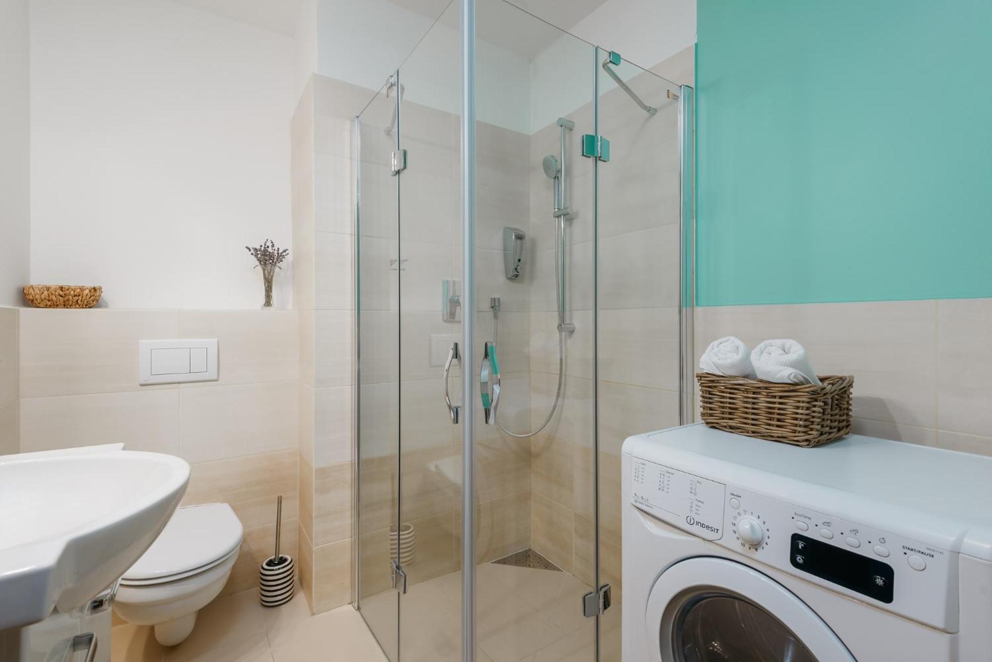 Roy 2 Bdr Apartment With Prague Castle View, Parking & Ac Ngoại thất bức ảnh