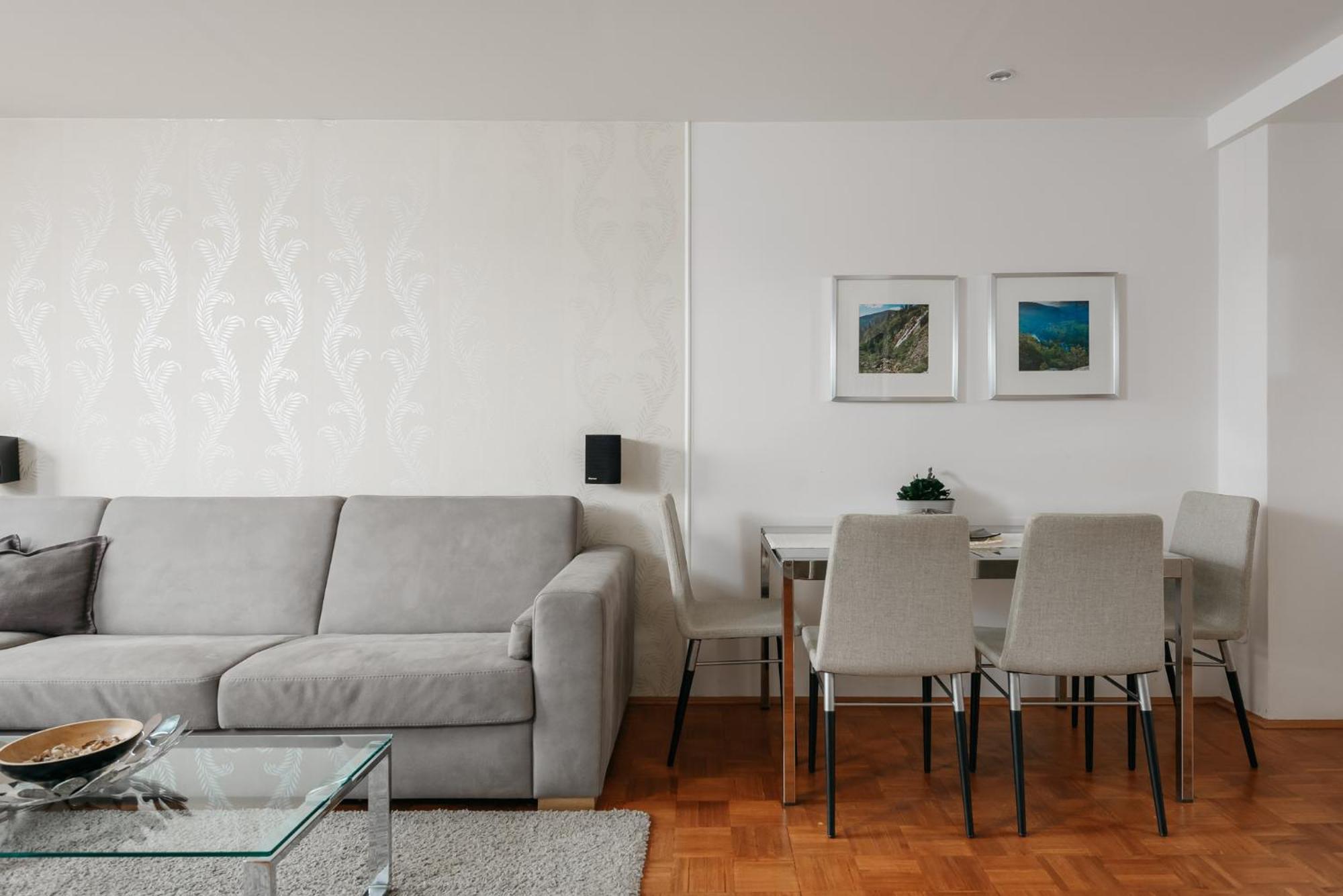 Roy 2 Bdr Apartment With Prague Castle View, Parking & Ac Ngoại thất bức ảnh