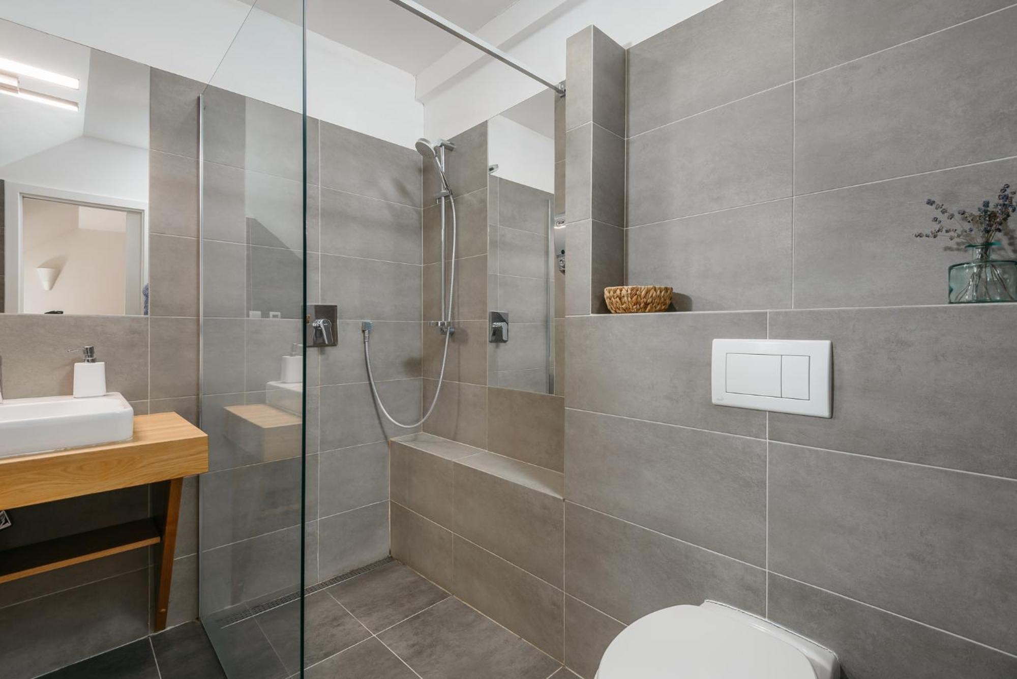 Roy 2 Bdr Apartment With Prague Castle View, Parking & Ac Ngoại thất bức ảnh