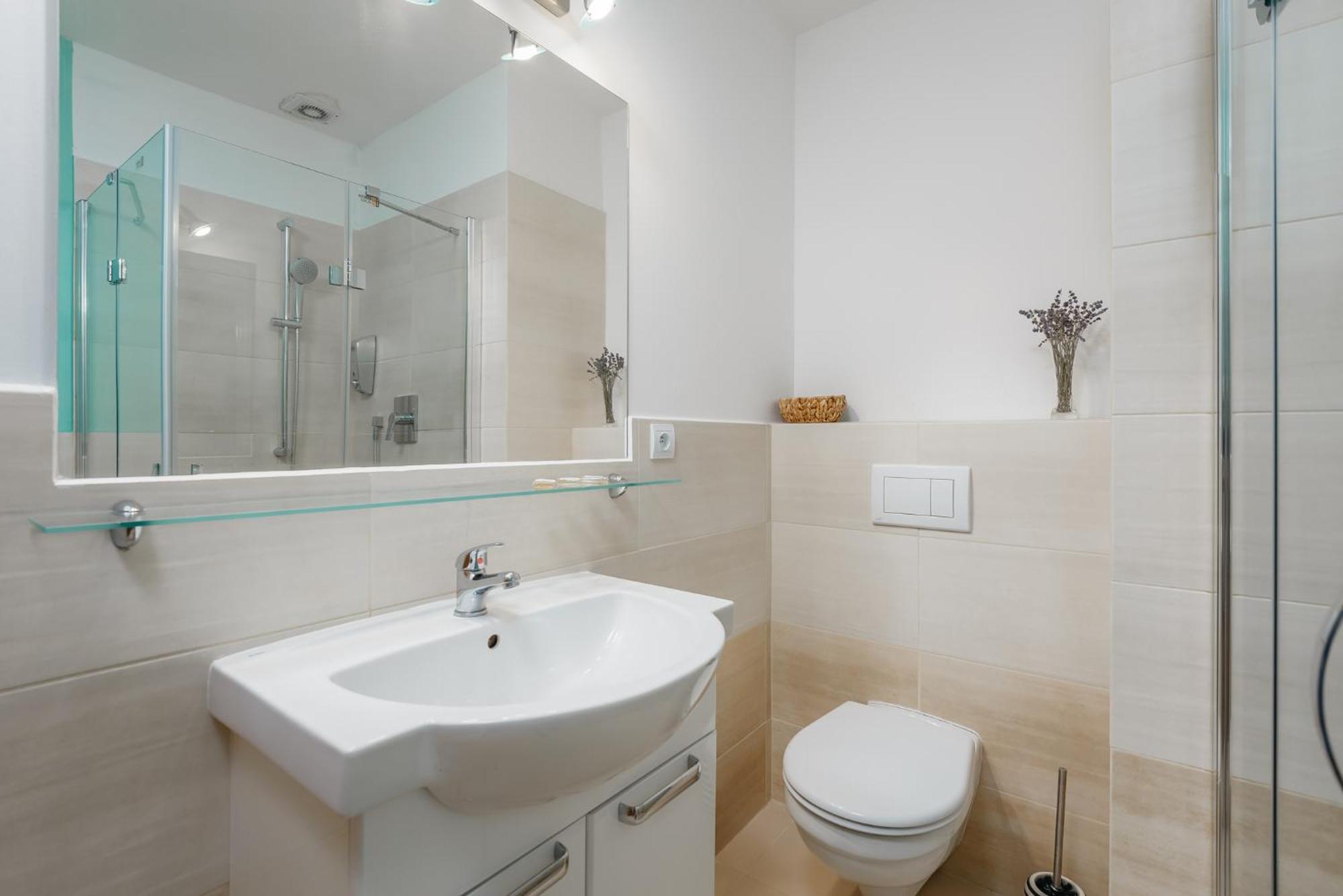 Roy 2 Bdr Apartment With Prague Castle View, Parking & Ac Ngoại thất bức ảnh