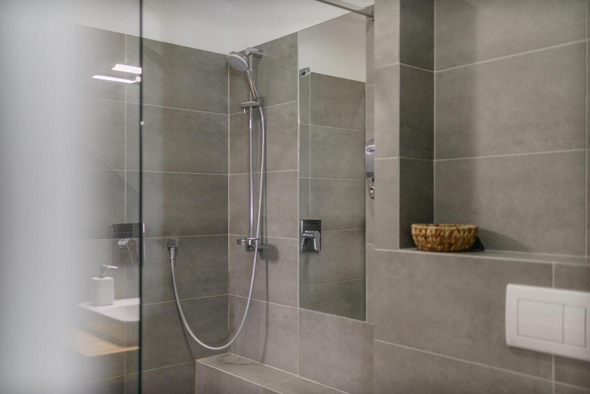 Roy 2 Bdr Apartment With Prague Castle View, Parking & Ac Ngoại thất bức ảnh