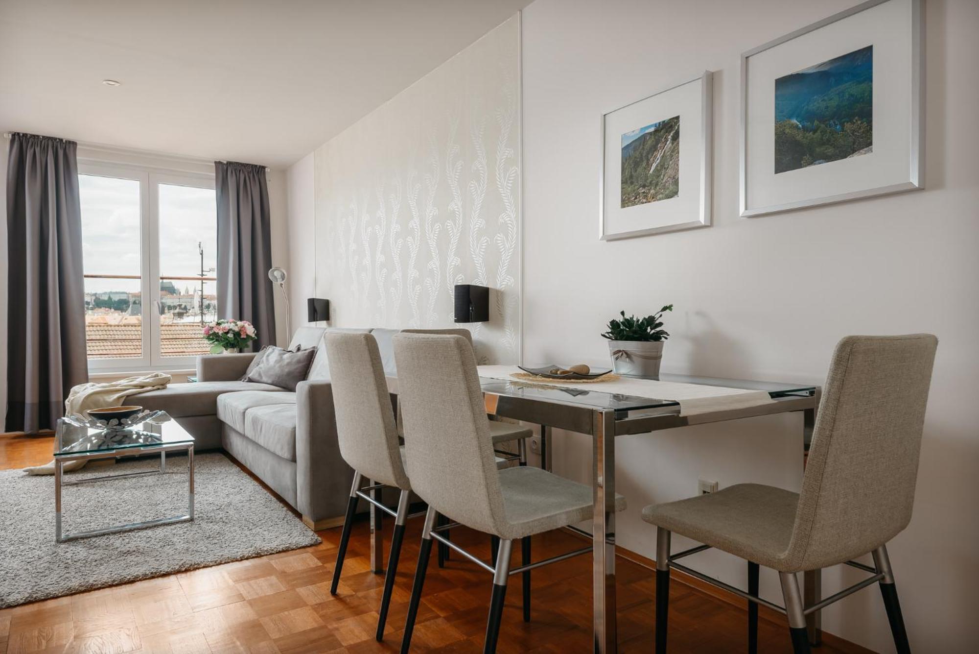 Roy 2 Bdr Apartment With Prague Castle View, Parking & Ac Ngoại thất bức ảnh